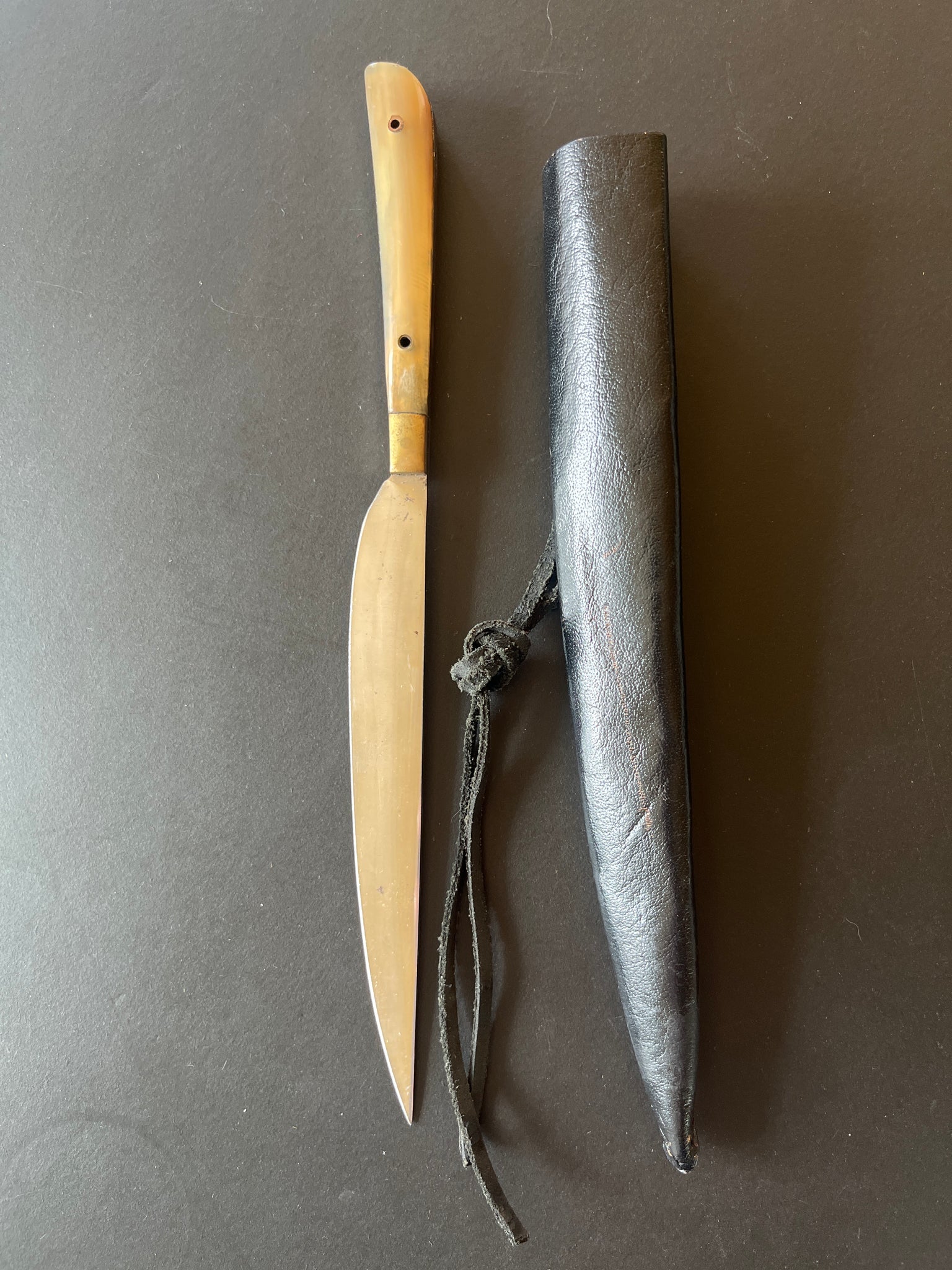 Spisekniv med skede